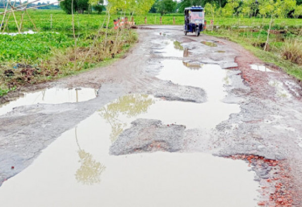 গোয়ালাবাজার-ইলাশপুর সড়ক যেন মরণ ফাঁদ
