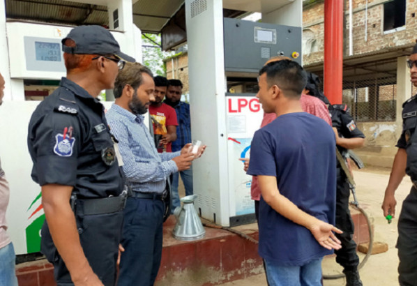 সিলেটের ৫ পেট্রল পাম্পকে লক্ষাধিক টাকা জরিমানা