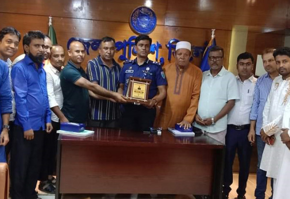 সিলেটের বিদায়ী পুলিশ সুপারকে  কানাইঘাট প্রেসক্লাবের সংবর্ধনা প্রদান