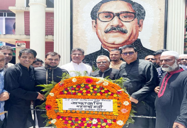 পররাষ্ট্রমন্ত্রীর পক্ষে বঙ্গবন্ধু ম্যুরালে সিলেট জেলা আওয়ামী লীগের শ্রদ্ধাঞ্জলি অর্পণ