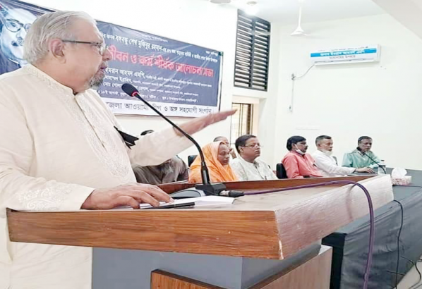 প্রবাসী কল্যাণমন্ত্রী