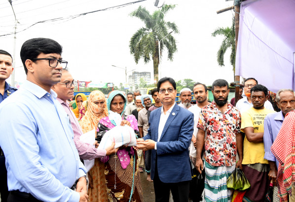 ৩০ টাকা মূল্যে ওএমএস