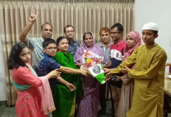 সিলেট-চট্টগ্রাম ফ্রেন্ডশীপ ফাউন্ডেশন পক্ষ থে‌কে ফু‌লেল শু‌ভেচ্ছা