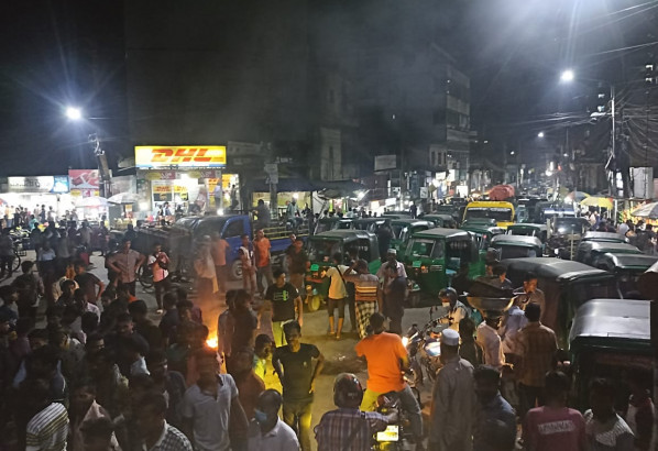 পূর্ব ঘোষণা ছাড়াই সিলেটে শ্রমিকদের রাস্তা অবরোধ