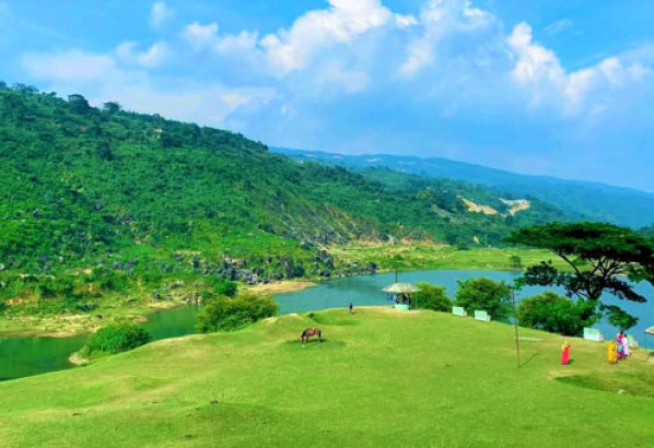 নিলাদ্রী লেক