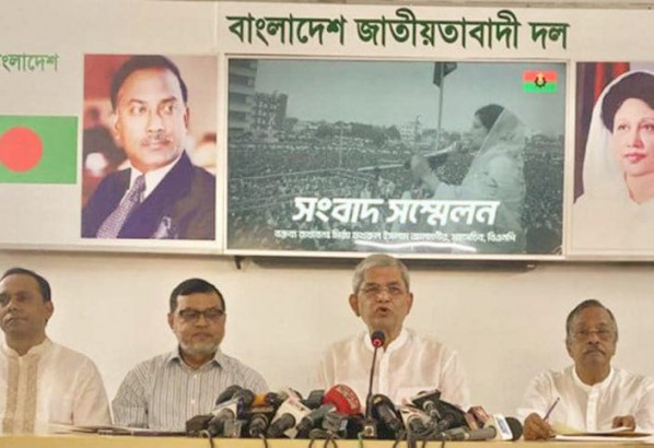 সরকার ‘ফাঁকা মাঠে’ গোল দিতে চায় : মির্জা ফখরুল