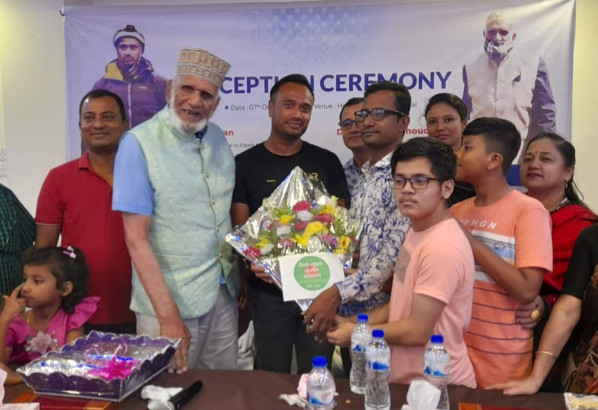ওবিই এওয়ার্ড প্রাপ্ত দবিরুল ও এভারেস্ট জয়ী আকিকে অভিনন্দন ও ফুলেল শুভেচ্ছা জানিয়েছেন সিলেট চট্টগ্রাম ফ্রেন্ডশীপ ফাউন্ডেশন