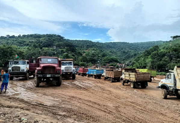 দুই যুগেরও বেশি সময় ধরে উন্নয়ন বঞ্চিত তাহিরপুরের তিনটি শুল্ক স্টেশন, দুর্ভোগে ব্যবসায়ী ও কাস্টম কর্মকর্তাগন