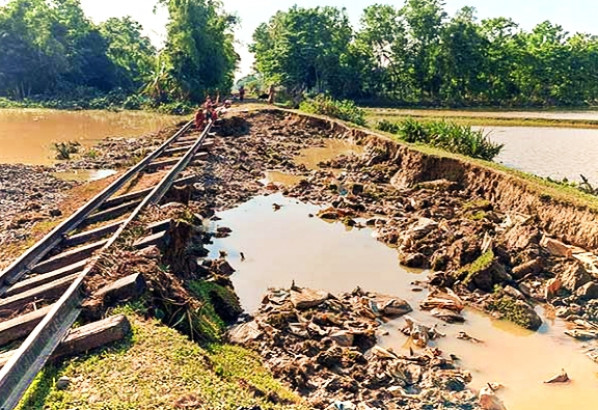 ধংসস্তুপে ছাতক-সিলেট রেলপথ,জায়গাসহ  অরক্ষিত কোটি কোটি টাকার সম্পদ