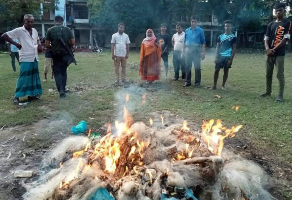 বালাগঞ্জে মোবাইল কোর্ট পরিচালনা করে দেড়লক্ষ টাকার অবৈধ জাল ভষ্ম