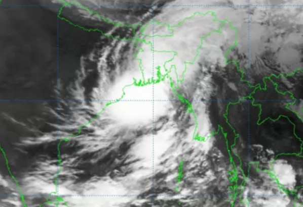 সাইক্লোন: ঘুর্ণিঝড় সিত্রাং আঘাত হানছে বাংলাদেশেই, দুই বন্দরে ৭ নম্বর সিগন্যাল