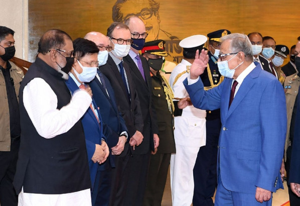 স্বাস্থ্য পরীক্ষায় জার্মান ও যুক্তরাজ্যের উদ্দেশ্যে রাষ্ট্রপতির ঢাকা ত্যাগ