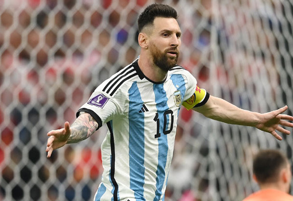 মেসি-আলভারেজের গোলে প্রথমার্ধে ২-০ গোলে এগিয়ে আর্জেন্টিনা