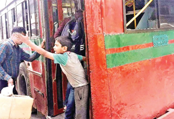 গণপরিবহণে শিশু কন্ডাক্টর নিষিদ্ধ!