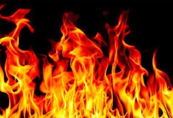 খাগড়াছড়িতে বাজারে ভয়াবহ আগুন, পুড়ে ছাই ৩৫টির বেশি দোকান