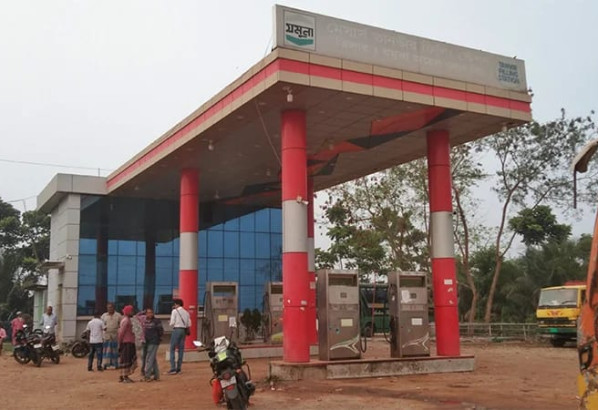 তেল দিতে না পারায় পাম্প ম্যানেজারকে ট্রাকচাপায় হত্যার অভিযোগ