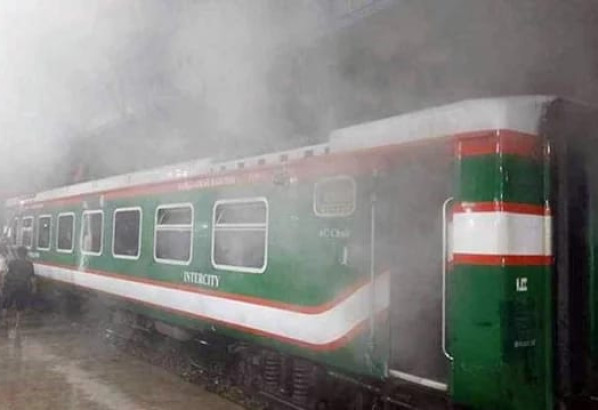 উপবন এক্সপ্রেসে আগুন, সিলেটের সঙ্গে সারাদেশের রেল যোগাযোগ বন্ধ