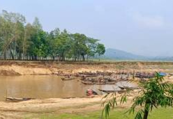 সিদ্দিক আলীর ‘স্লিপে’ অবৈধ বালু হয়ে যায় বৈধ