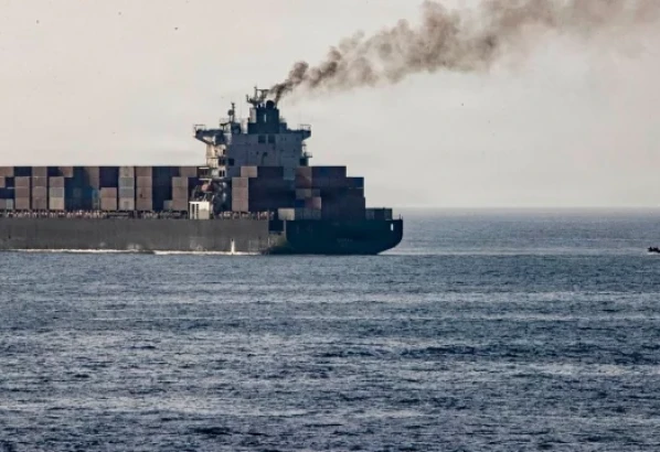 মার্কিন অবরোধের চেষ্টা ব্যর্থ, বন্দরে পৌঁছাল ইরানি জাহাজ