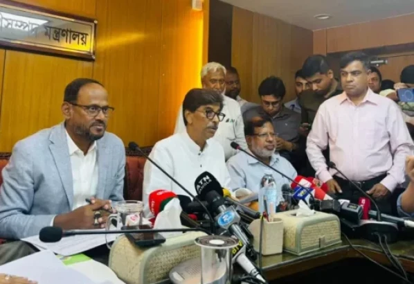 ঈদুল আজহায় কোরবানির পশু নিয়ে সুখবর দিলেন মন্ত্রী