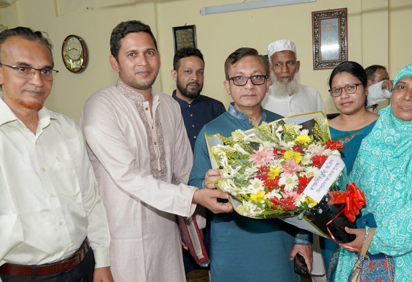 বাণিজ্যমন্ত্রীর সাথে  আঞ্চলিক তথ্য অফিস, সিলেটের উপপ্রধানের সৌজন্য সাক্ষাৎ