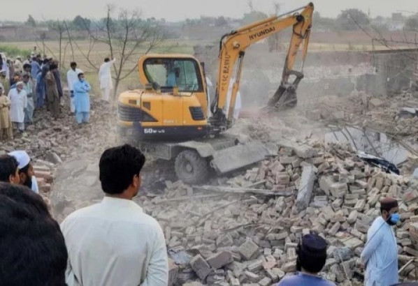 পাকিস্তানে আত্মঘাতী গাড়ি বোমা হামলায় ১৪ পুলিশ সদস্য নিহত