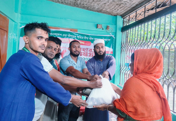 পবিত্র ঈদুল আযহা উপলক্ষে রক্ত বন্ধু সোসাইটি বাংলাদেশ এর উদ্যোগে উপহার সামগ্রী বিতরণ