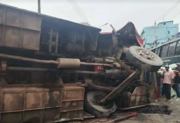 রাজধানীতে বাস দুর্ঘটনায় চারজনের মৃত্যু, আহত ১০