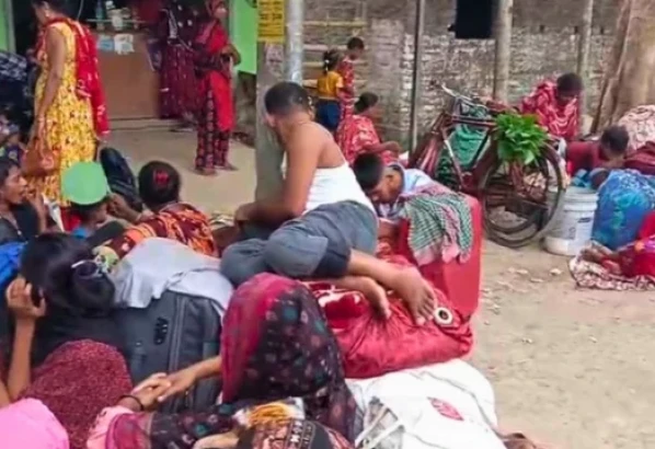 বাংলাদেশে সীমান্তে হঠাৎ শত শত মানুষ, শুভেন্দু বললেন ‘জলদি ভাগো’