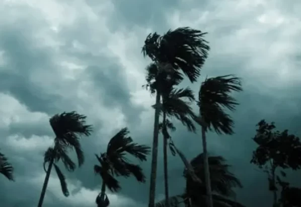 দুপুরের মধ্যে ৬০ কিমি বেগে ঝড়ের পূর্বাভাস, সতর্কতা ৮ অঞ্চলে