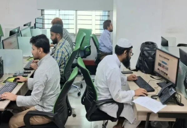 সাত দিনের ঈদ ছুটি শেষে সোমবার খুলছে অফিস-আদালত ও ব্যাংক