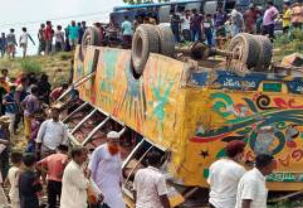 সিলেট-ঢাকা মহাসড়কে দুর্ঘটনায় নারী ও শিশুসহ নিহত ৪