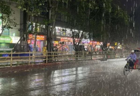 রাতের মধ্যে ৮ অঞ্চলে ঝড়-বৃষ্টির পূর্বাভাস, সতর্ক সংকেত জারি