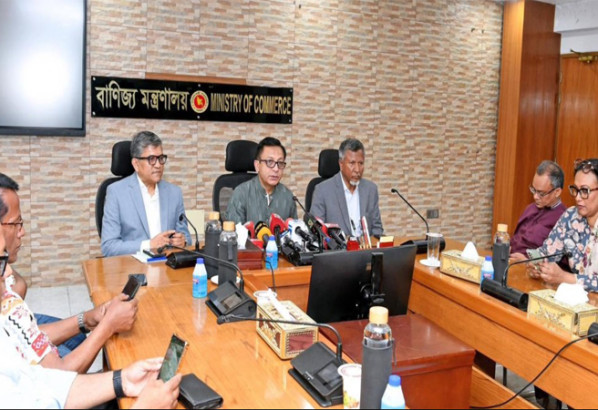 বাজারে চালের দাম ও সরবরাহ পরিস্থিতি বর্তমানে যথেষ্ট স্থিতিশীল রয়েছে : বাণিজ্যমন্ত্রী