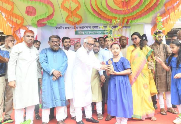 প্রাথমিক শিক্ষার উন্নয়নে নতুন ভবন নির্মাণ ও শিক্ষা উপকরণ প্রদানের আশ্বাস শ্রমমন্ত্রীর