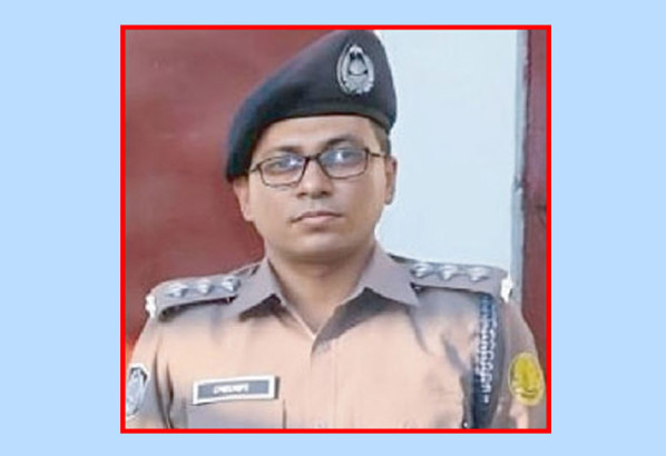 প্রতারণা ও অর্থ আত্মসাতের মামলায় এসএমপি কোতোয়ালি থানার এসি সোহেল ক্লোজ।