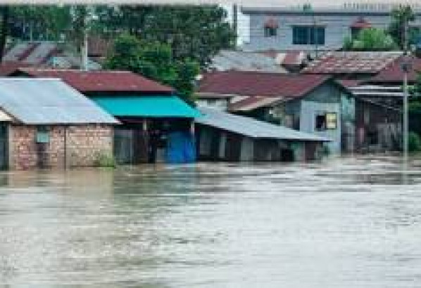 ভয়াবহ রূপে খোয়াই নদী, বাঁধ ভেঙে লোকালয়ে বন্যা