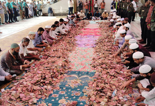 দ্বিতীয়বারের মতো খোলা হলো শাহজালাল মাজারের দানবাক্স, চলছে টাকা গণনা