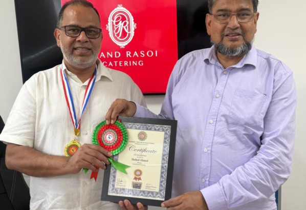 বৃটেনের বাংগালী কমিউনিটি ব্যাক্তিত্ব ইয়াওর খান ও শাহেদ আহমদকে বিশেষ সম্মাননা দেয়া হয়েছে