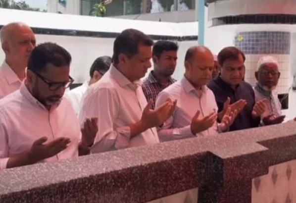 সিলেটে শাহজালাল (রহ.)-এর মাজার জিয়ারতে গৃহায়ণ ও গণপূর্তমন্ত্রী