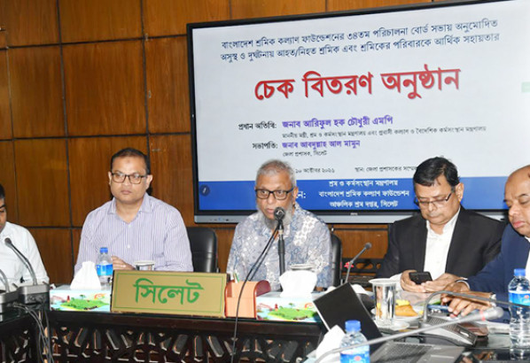 শ্রমিকের চিকিৎসা ও মেধাবী সন্তানদের উচ্চশিক্ষায় সহায়তা দেবে সরকার: শ্রমমন্ত্রী