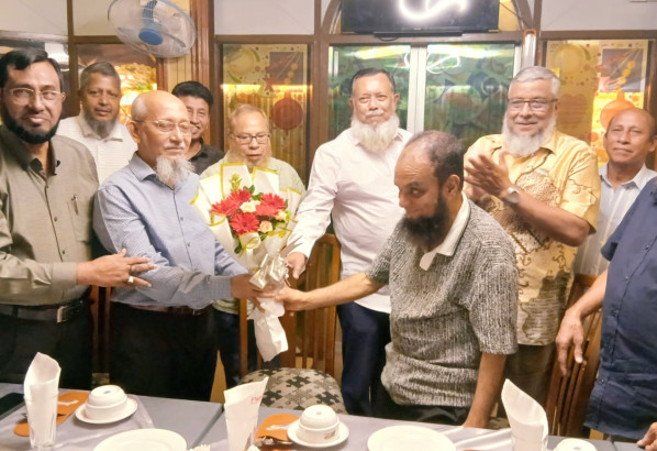 সিলেটে এসএসসি ’৭৬ ব্যাচের প্রবাসী আব্দুল মুয়িজ চৌধুরীকে সংবর্ধনা