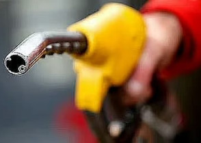 নতুন দর অনুযায়ী প্রতি লিটার ডিজেল ১১৫ টাকা, অকটেন ১৪০ টাকা, পেট্রোল ১৩৫ টাকা এবং কেরোসিন ১৩০ টাকা