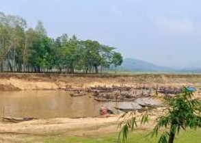 সিদ্দিক আলীর ‘স্লিপে’ অবৈধ বালু হয়ে যায় বৈধ