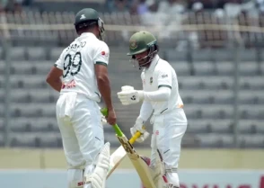 শান্ত-মুমিনুলের ব্যাটে প্রতিরোধ ২ উইকেটে ১০১ রান নিয়ে লাঞ্চ বিরতিতে বাংলাদেশ